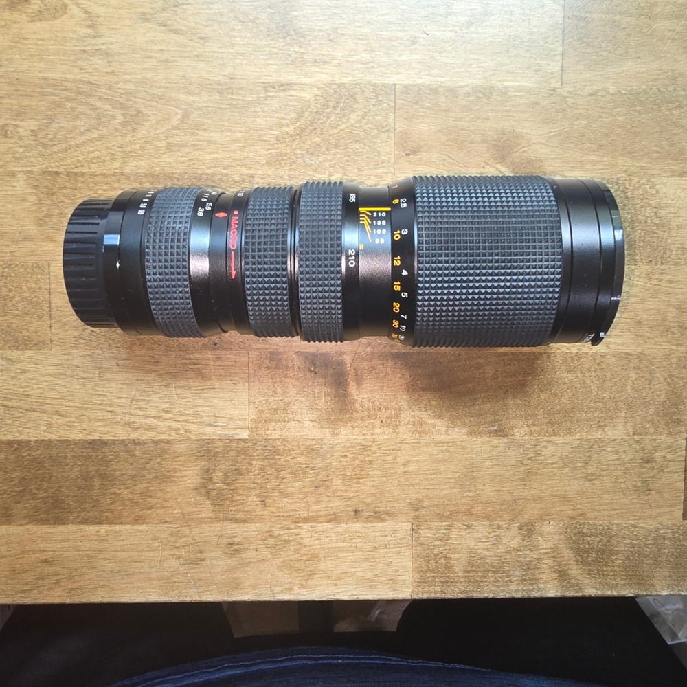 Samigon MC Auto Zoom 85-210mm f3.8 Macro Lens with Toshiba 62mm Skylight Filter